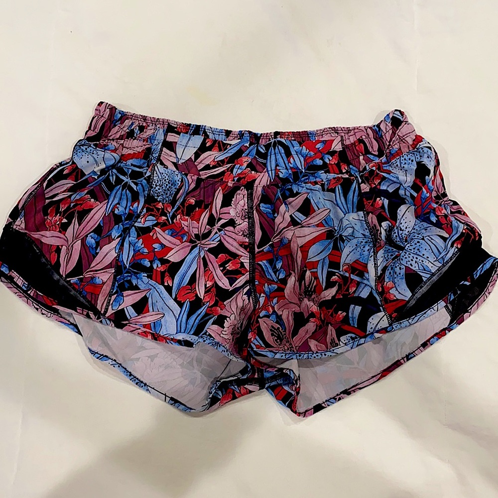 LULULEMON ATHLETICA HOTTY HOT SHORTS